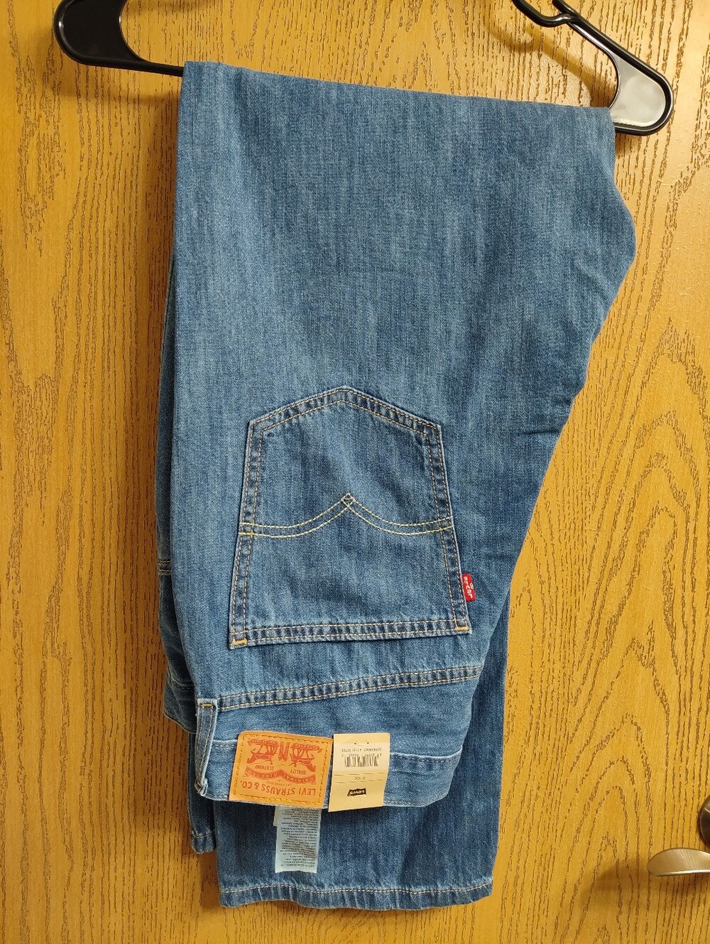 Levi's Men's Medium Blue Relaxed Fit Jeans. 31X30